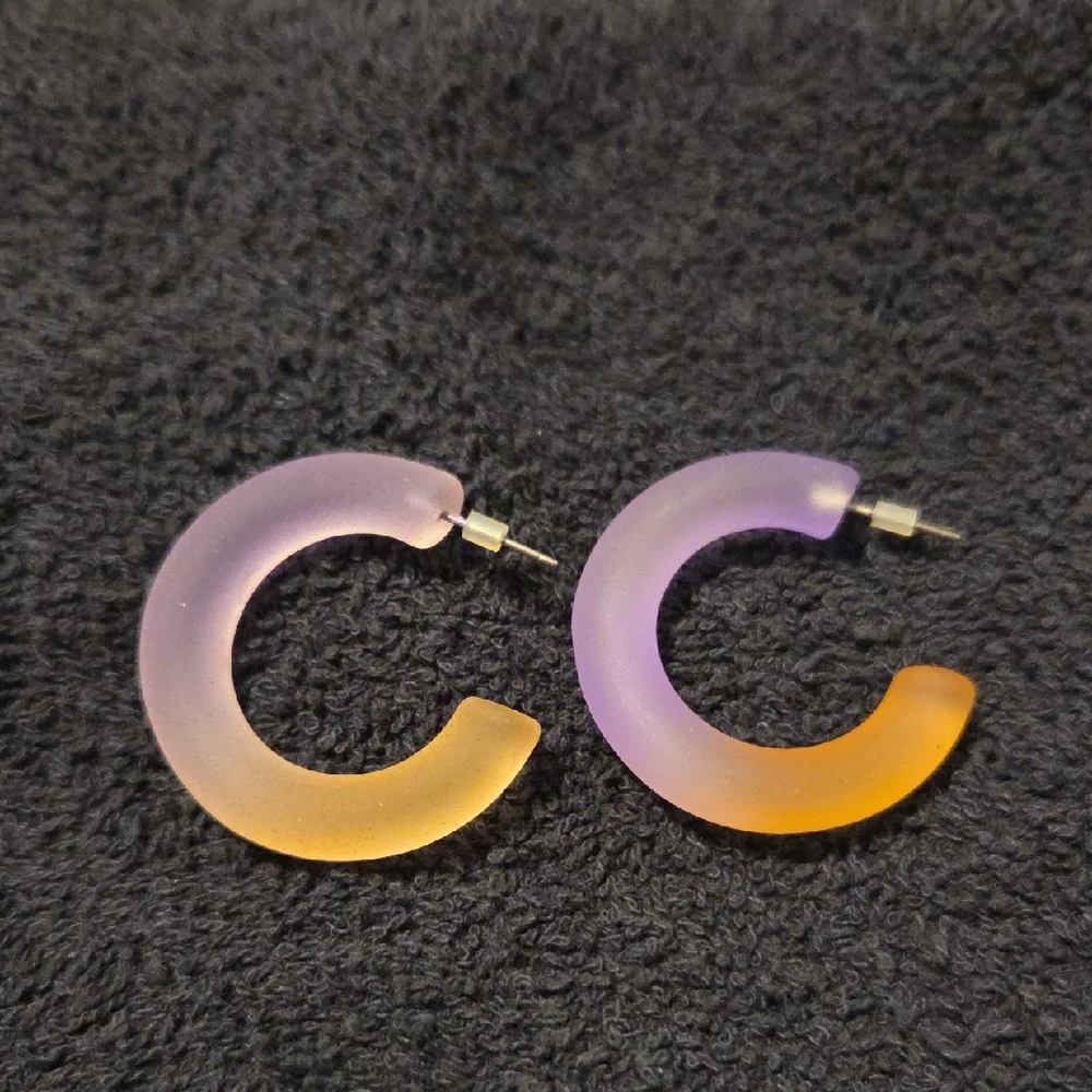 🛍 10 For $ 20 Purple And Orange Gradient Hoop Earrings - Picture 3 of 3